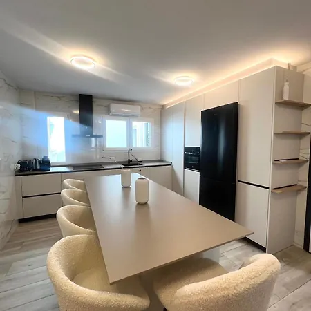 Beautiful Spacious Private In Modern Shared Homestay *